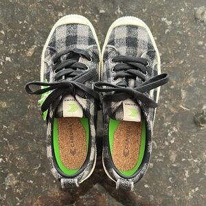 Cariuma OCA LOW - BLACK PLAID
Brand new, never worn
US Women’s size 7.5